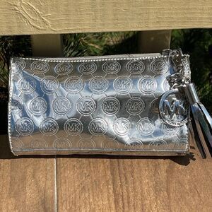 Michael Michael Kors Jet Set Wristlet